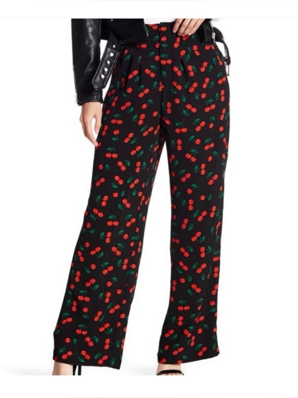 Size Medium Romeo + Juliet Couture Black Cherry Print Wide-Leg Pants